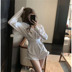 老师脱👙让学生无遮挡网站
